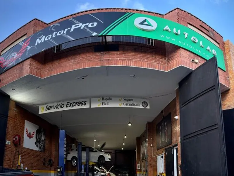 Fachada de la sede de taller mecánico MotorPro